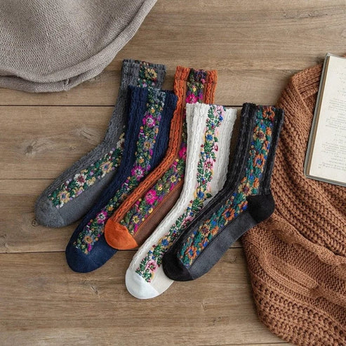 Dekorative Socken mit Blumenmotiv - Zaletta.de