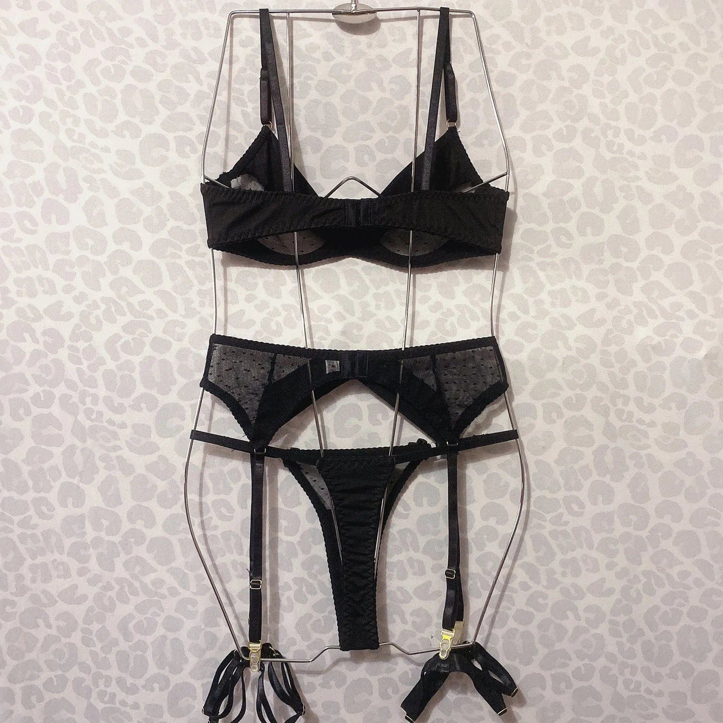  Dessous-Set aus Spitze mit Tupfen