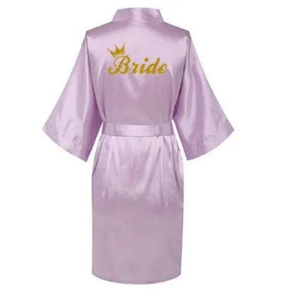 Hellviolett Satin-Morgenmantel Peignoir mit der Aufschrift "Bride"