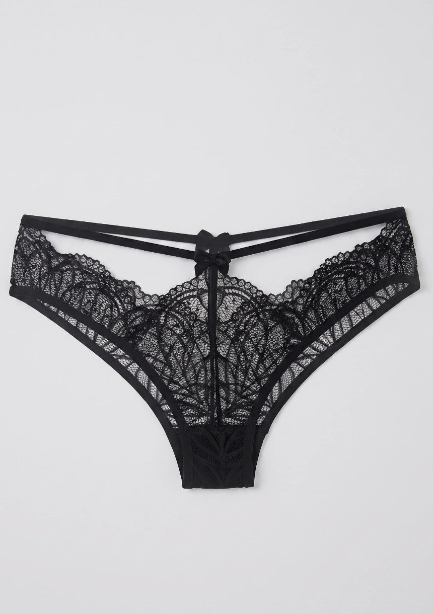 Spitzenunterhosen mit zusätzlichen Trägern