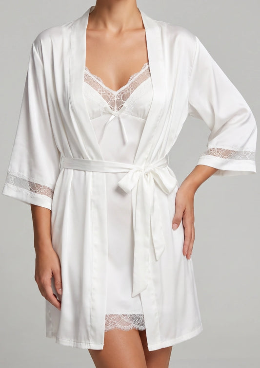 Weißes Satin-Nachtwäsche-Set mit Spitze