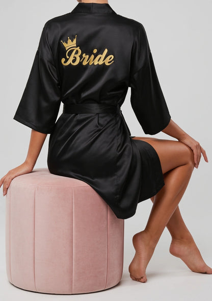 Satin Brautrobe mit "Braut" Stickerei