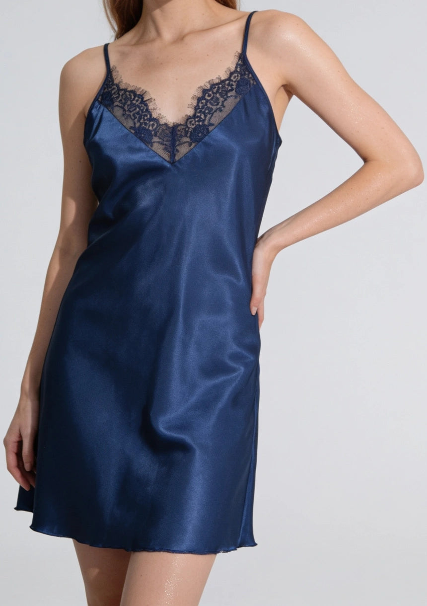 Seiden-Nachtkleid mit Spitzenbesatz