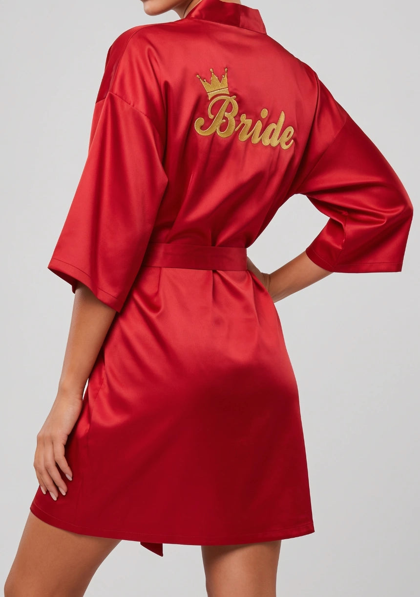 Satin Brautrobe mit "Braut" Stickerei