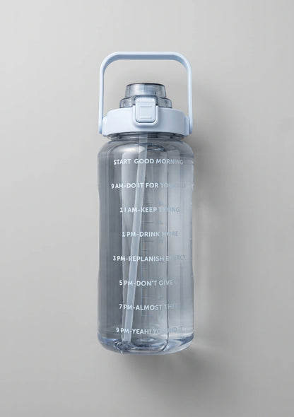 Transparente motivierende Wasserflasche