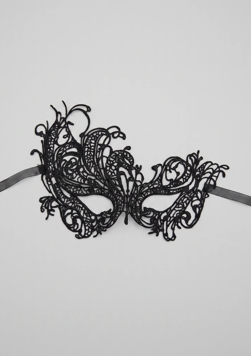 Asymmetrische Spitzenmaske