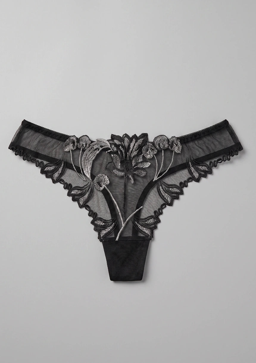 Spitzenunterhosen mit dekorativen Verzierungen