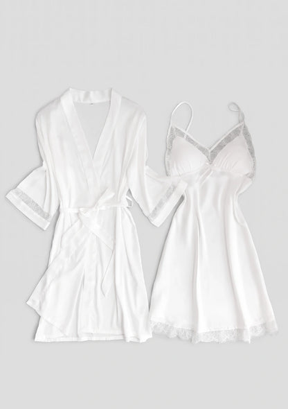 Weißes Satin-Nachtwäsche-Set mit Spitze