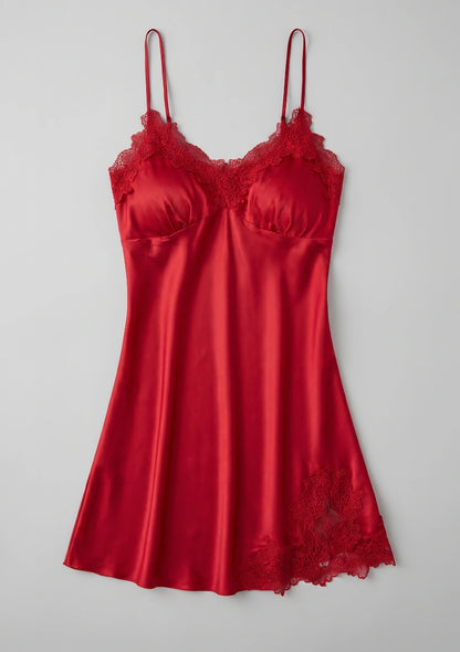 Zartes Spitzen-Nachtkleid