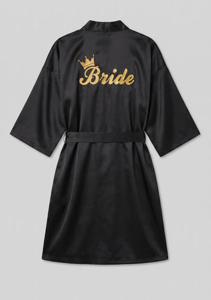 Satin Brautrobe mit "Braut" Stickerei