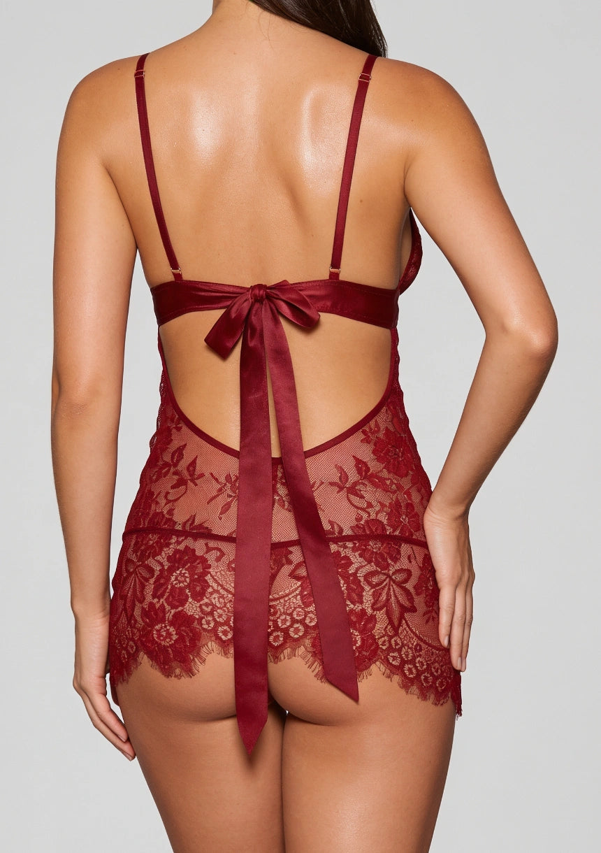 Zartes Spitzen-Nachtkleid