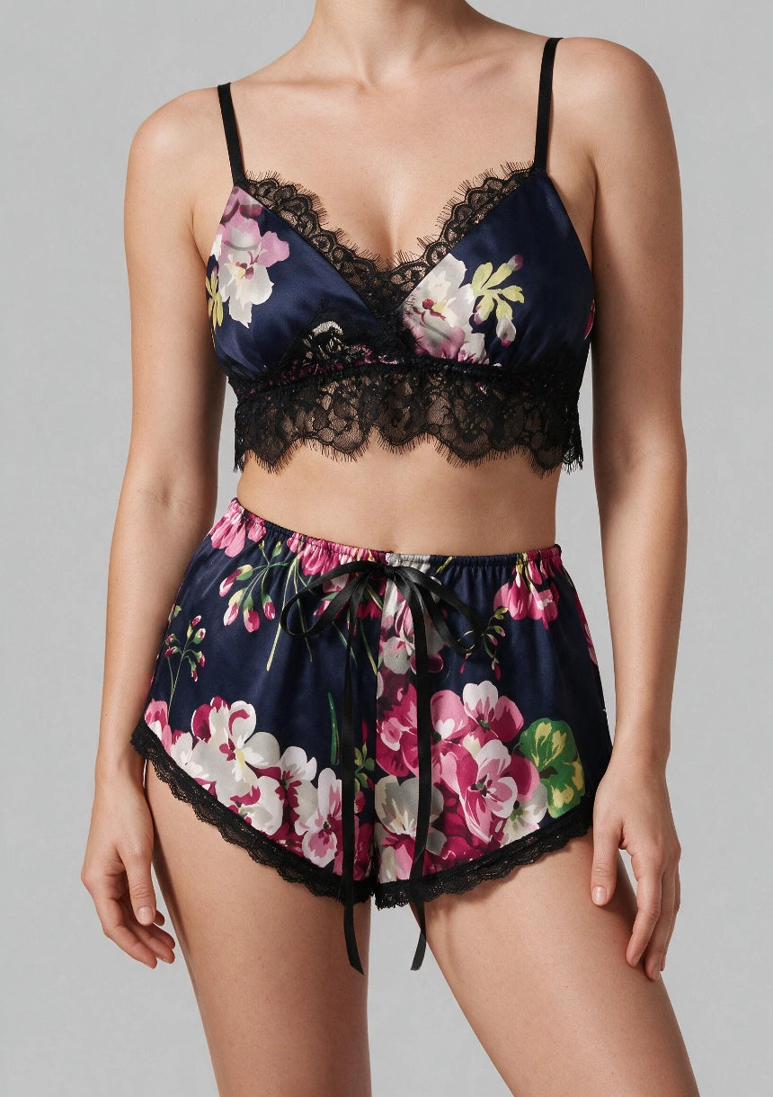 Blumige Damenpyjamas