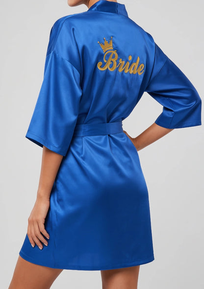 Satin Brautrobe mit "Braut" Stickerei