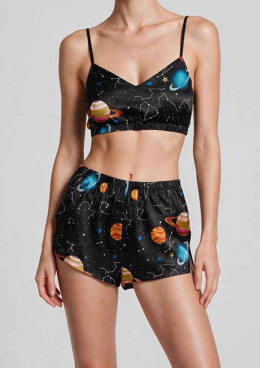 Kurzes Top und gemustertes Pyjama-Set
