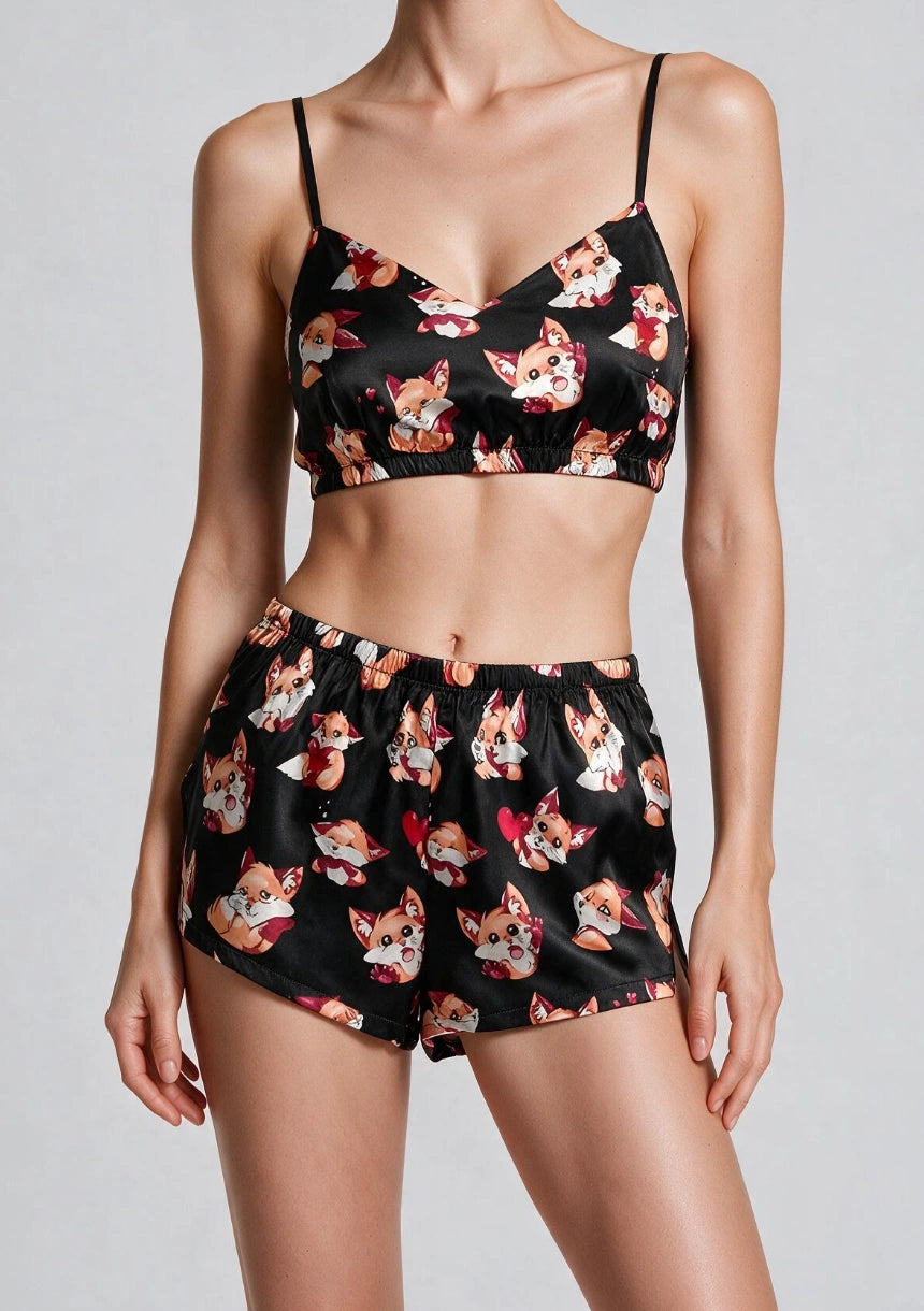 Kurzes Top und gemustertes Pyjama-Set