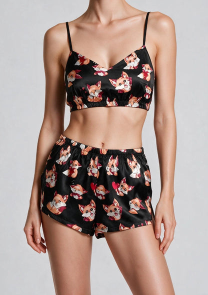 Kurzes Top und gemustertes Pyjama-Set