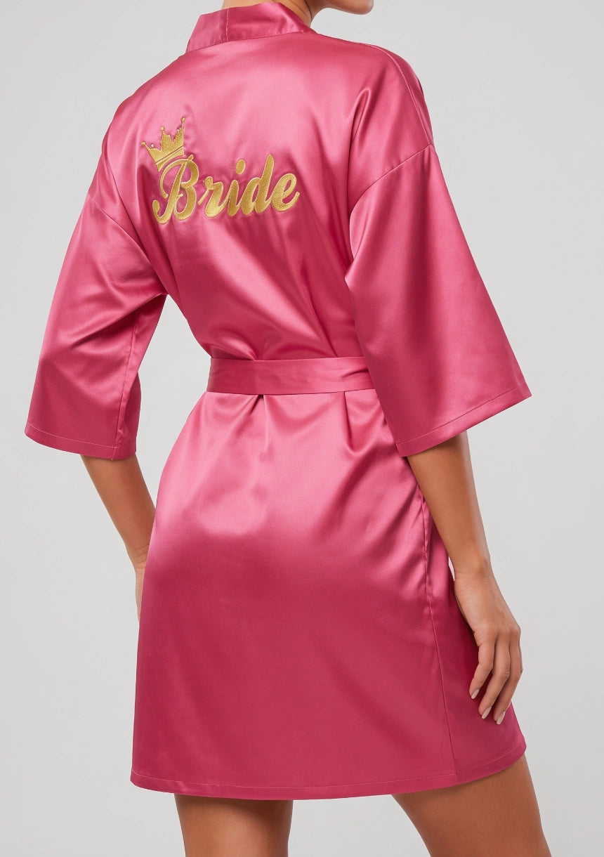 Satin Brautrobe mit "Braut" Stickerei