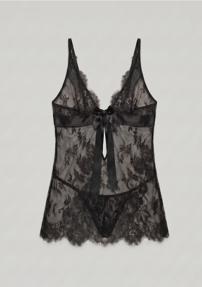 Zartes Spitzen-Nachtkleid
