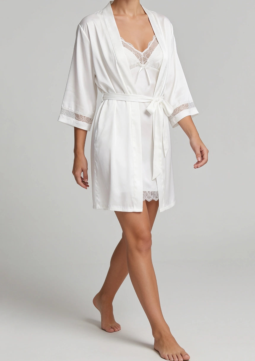 Weißes Satin-Nachtwäsche-Set mit Spitze