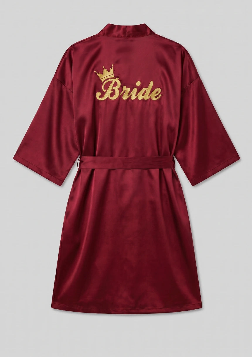 Satin Brautrobe mit "Braut" Stickerei