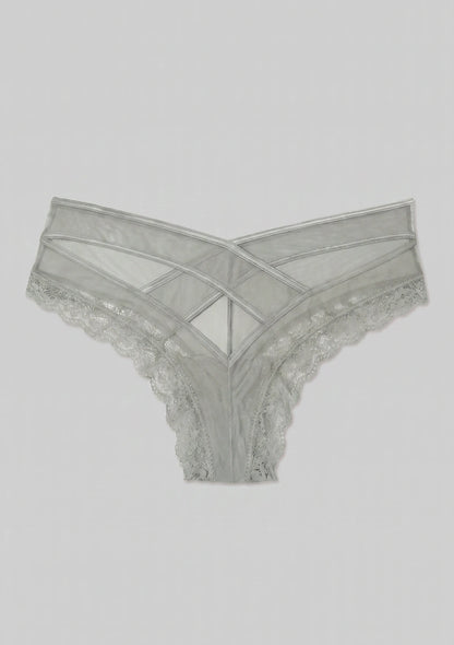 Spitzenunterhosen mit dekorativen Trägern