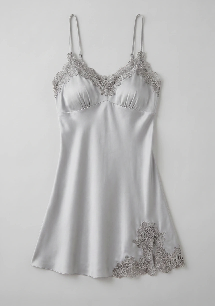 Zartes Spitzen-Nachtkleid