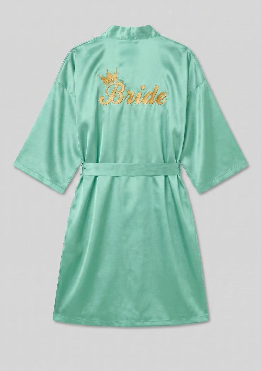 Satin Brautrobe mit "Braut" Stickerei