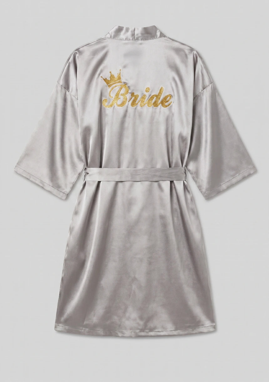 Satin Brautrobe mit "Braut" Stickerei
