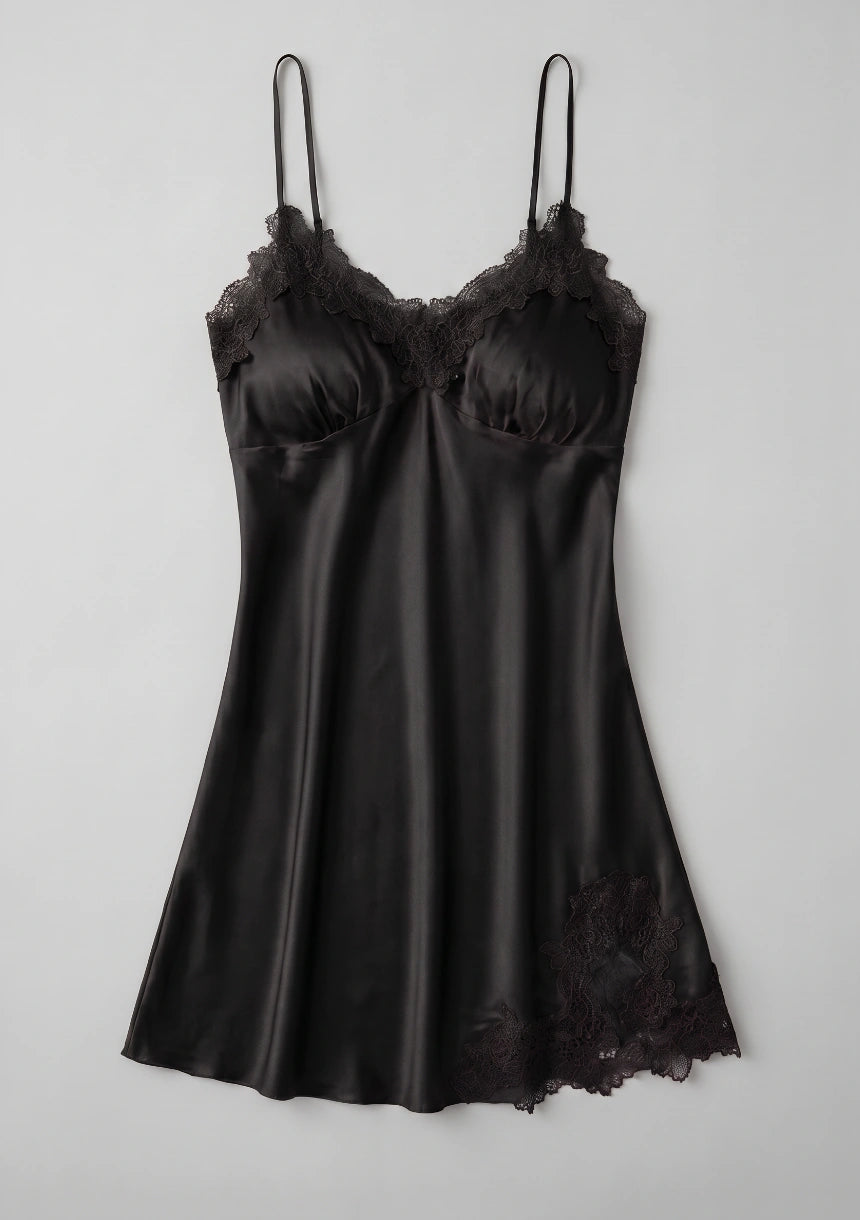 Zartes Spitzen-Nachtkleid