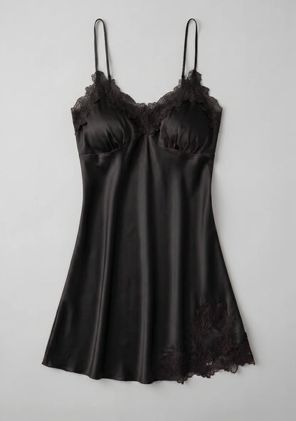 Zartes Spitzen-Nachtkleid