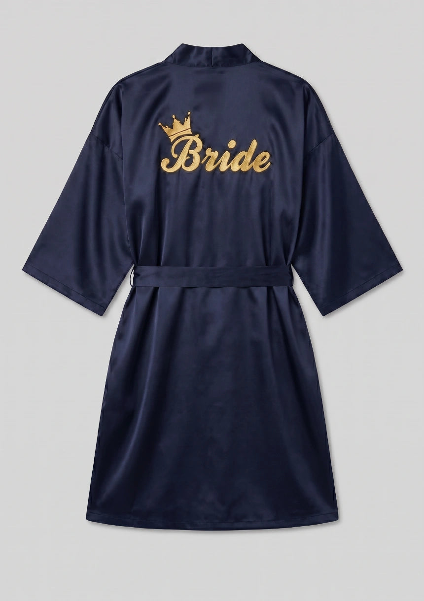 Satin Brautrobe mit "Braut" Stickerei