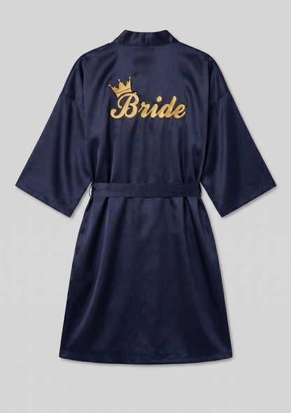 Satin Brautrobe mit "Braut" Stickerei