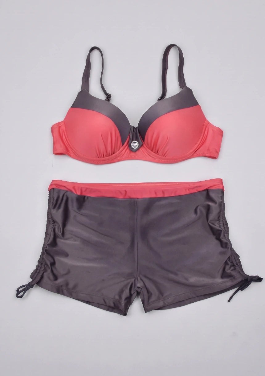 Zweiteiliges Badeanzug-Set mit Shorts