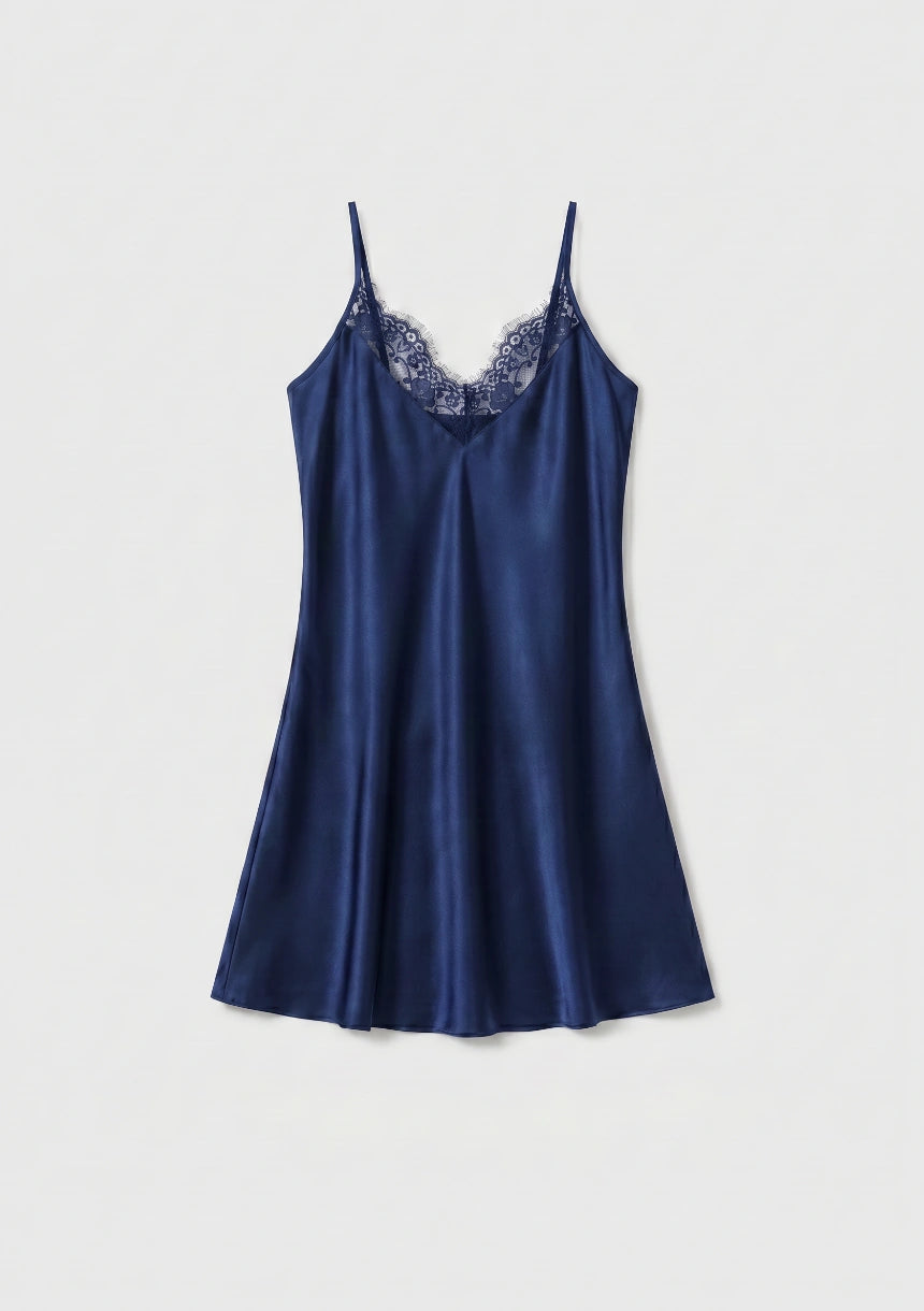 Seiden-Nachtkleid mit Spitzenbesatz