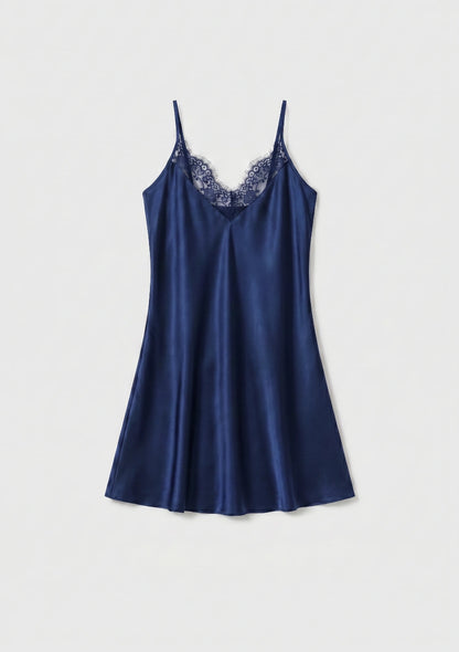 Seiden-Nachtkleid mit Spitzenbesatz