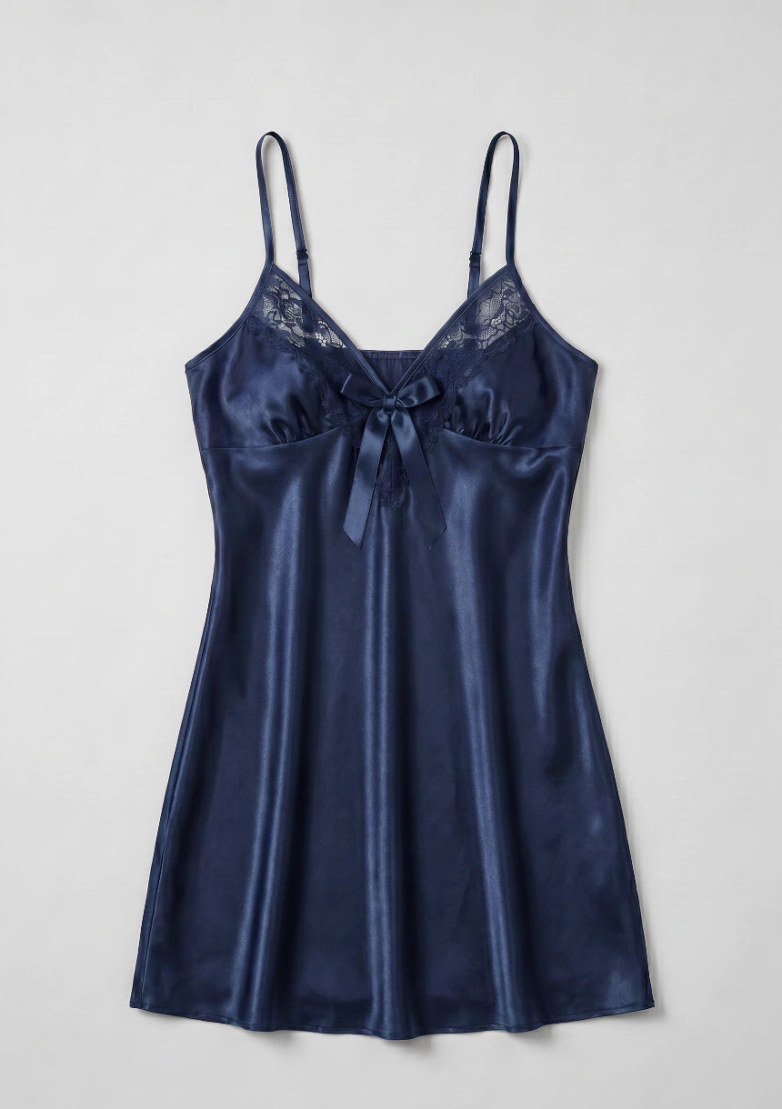 Seiden-Nachtkleid mit Spitzen-Ausschnitt