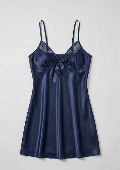 Seiden-Nachtkleid mit Spitzen-Ausschnitt