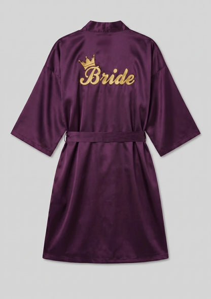 Satin Brautrobe mit "Braut" Stickerei