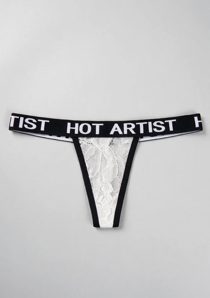 Spitzenstring mit "Hot Artist" Druck