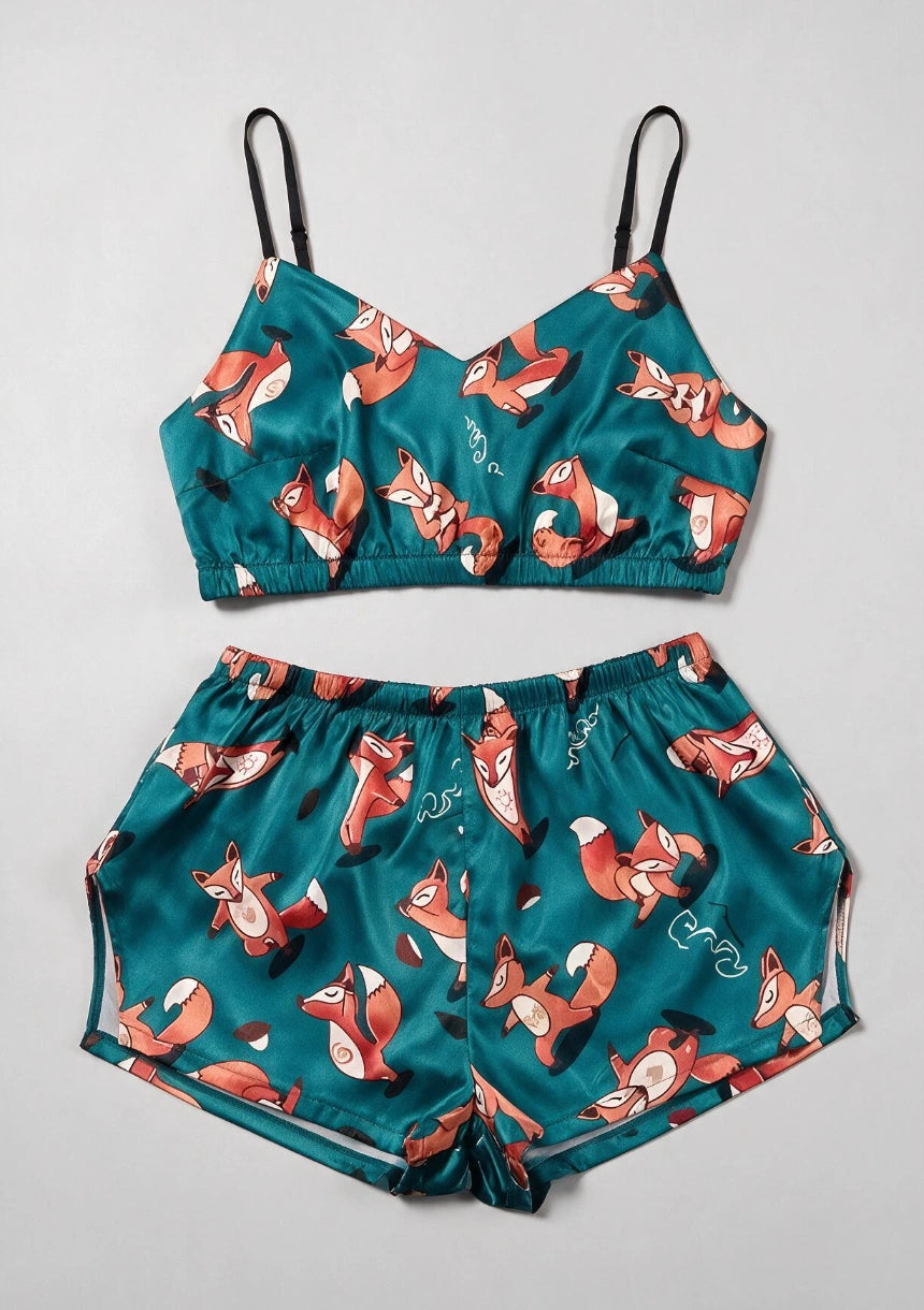 Kurzes Top und gemustertes Pyjama-Set