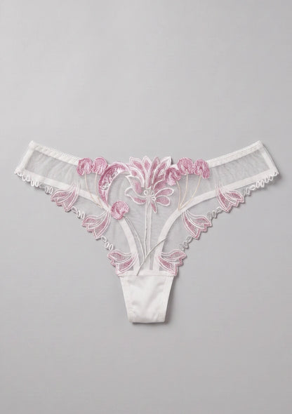 Spitzenunterhosen mit dekorativen Verzierungen