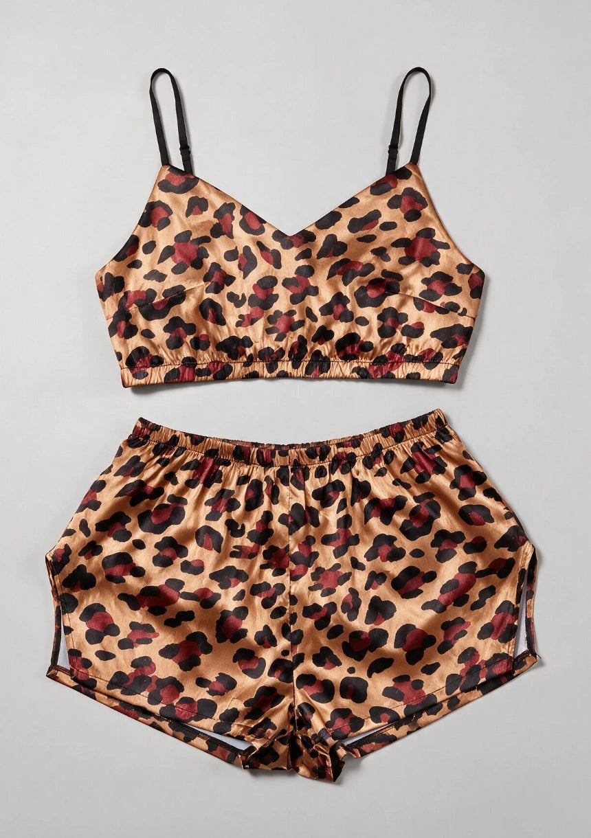 Kurzes Top und gemustertes Pyjama-Set
