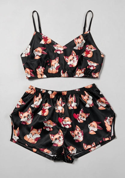 Kurzes Top und gemustertes Pyjama-Set