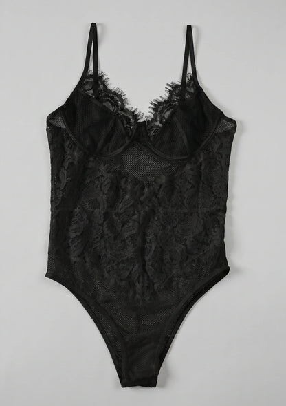 Zarter Spitzen-Bodysuit mit Mesh-Einsätzen