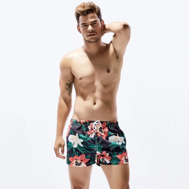 Mehrfarbig Kurze Herren-Badeshorts mit hawaiianischen Blumen