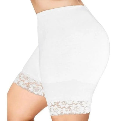 Schlanke Shorts mit Spitzenbesatz - zaletta.de