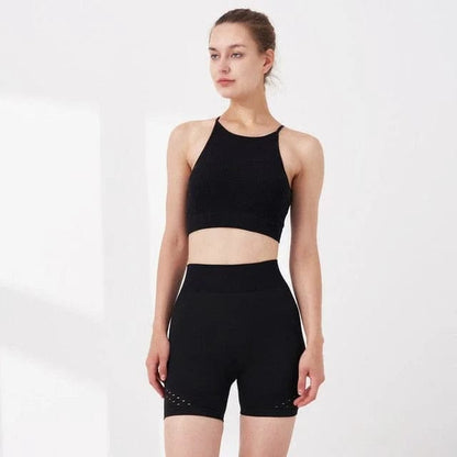 Schwarz Ein Sportset mit kurzen Shorts