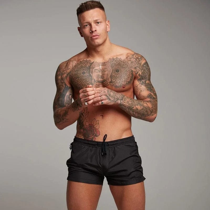 Schwarz Kurze Herren-Badeshorts mit Tasche