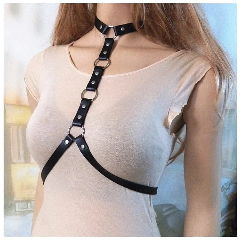 Schwarz Ledergeschirr für einen Choker-BH