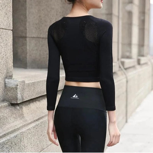 Schwarz Sporttop mit Mesh am Ausschnitt